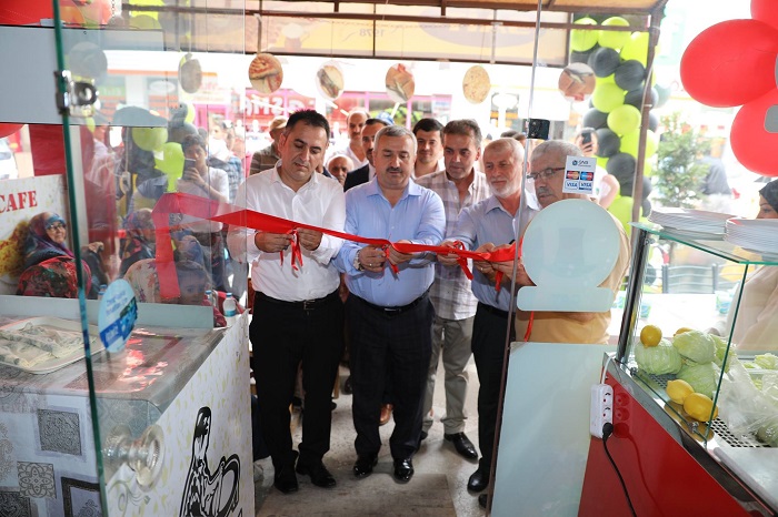 Gzleme Cafeyi Bakan Baran At