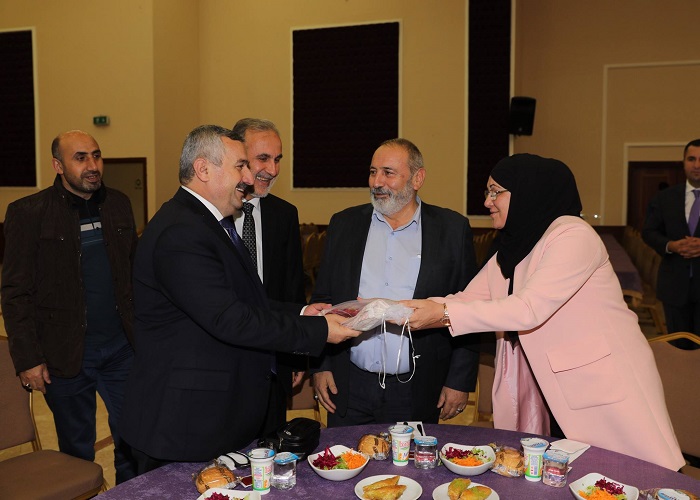 Bakan Baran, Haclar Yemekte Arlad