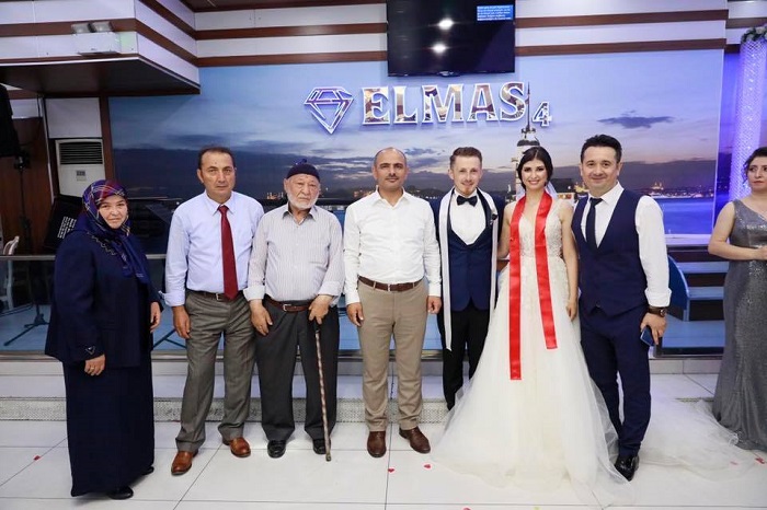 Bakan St, Mutlu Anlara Ortak Oldu