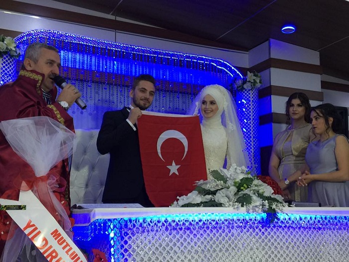 iftlere En Gzel Nikh Hediyesi; Trk Bayra