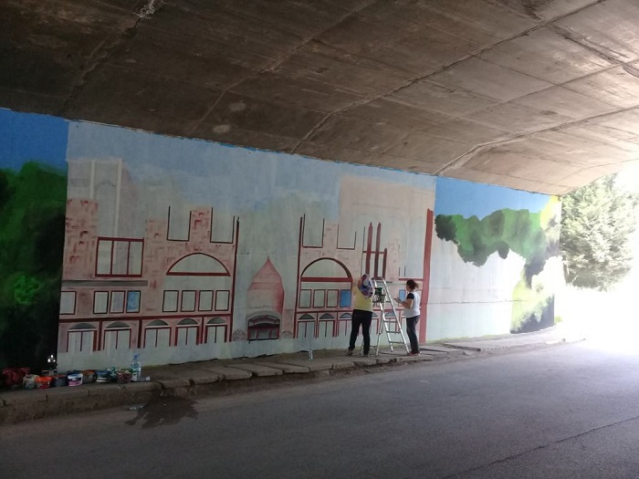 Krfezin duvarlar sanatla boyanyor