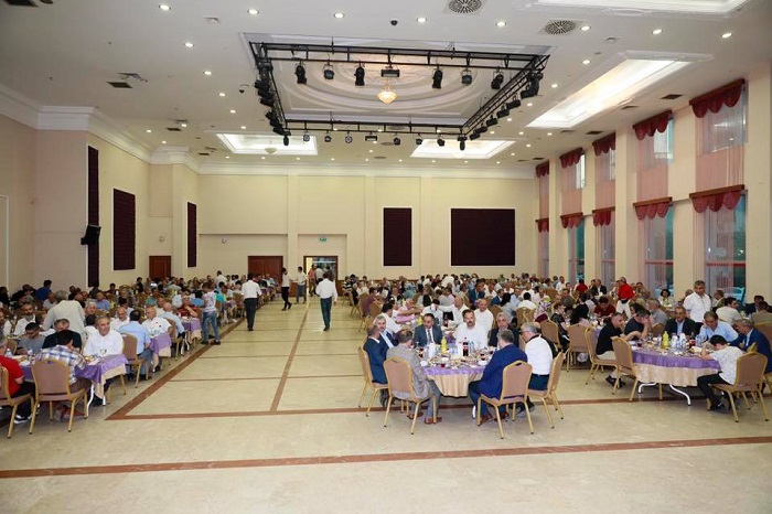Bakan Baran, STKlar iftarda buluturdu