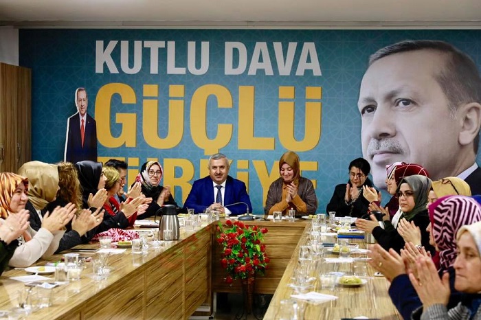AK PARTݴNN BAARISINDA SZLERN EME BYK