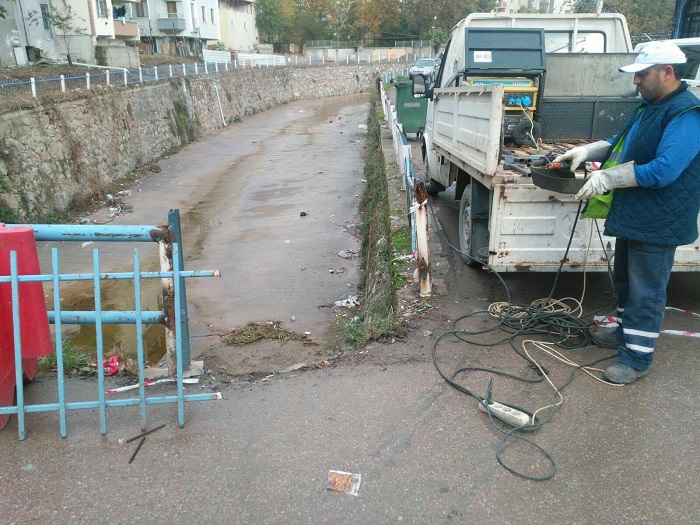 Zarar Gren Korkuluklar Tek Tek Elden Geiriliyor