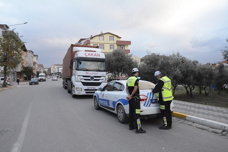 Trafik polisleri Krfezde denetime balad