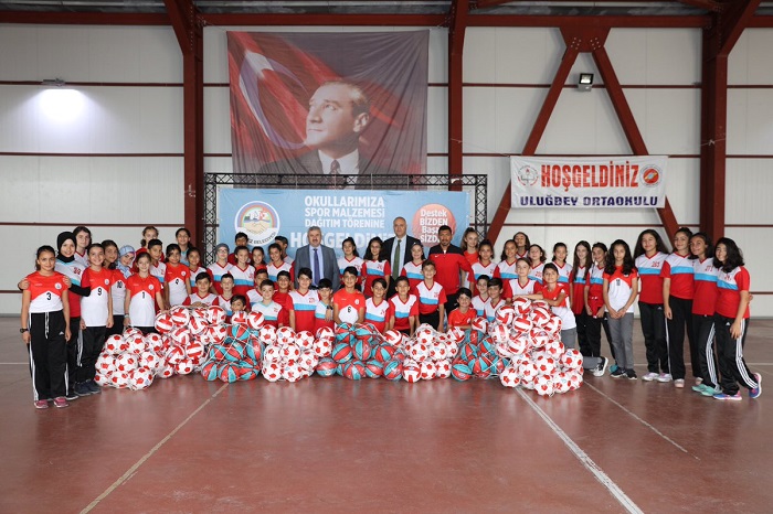KRFEZDE 61 OKULA SPOR MALZEMES DESTE