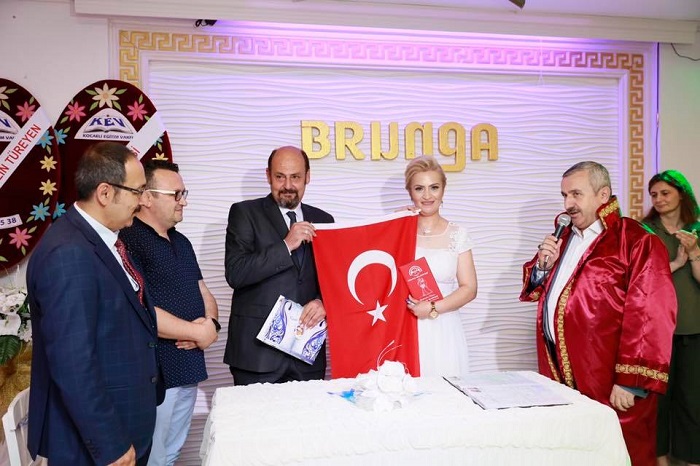Mutlu Gnlerinde Yalnz Brakmad