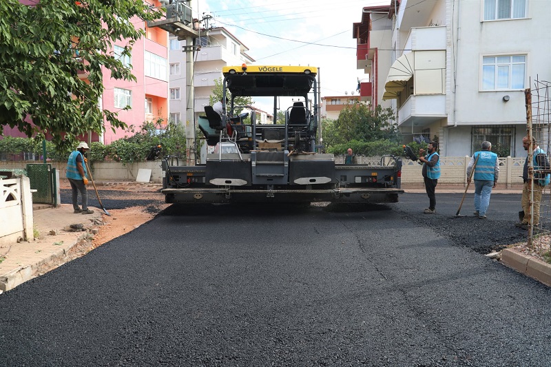 Körfez´de altyapı sonrası asfalt seriliyor
