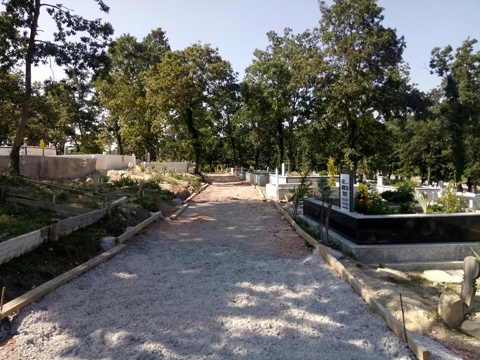 Mezarlklarda Yollar Yenilendi